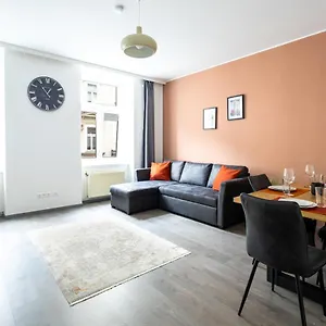 Enjoy Apartments, Quiet Street, With Two Bedrooms Sleeps 6 Ac Apartment