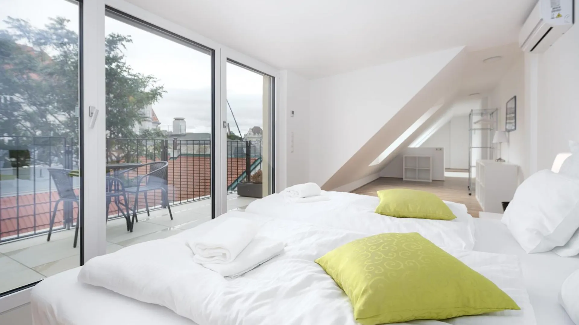 Next To Schoenbrunnpalace Close To Public Transport - Myschoenbrunn Apartments Viena