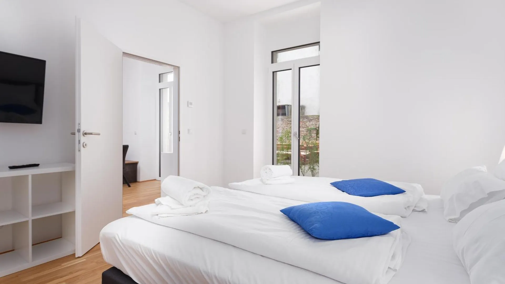 Next To Schoenbrunnpalace Close To Public Transport - Myschoenbrunn Apartments Viena