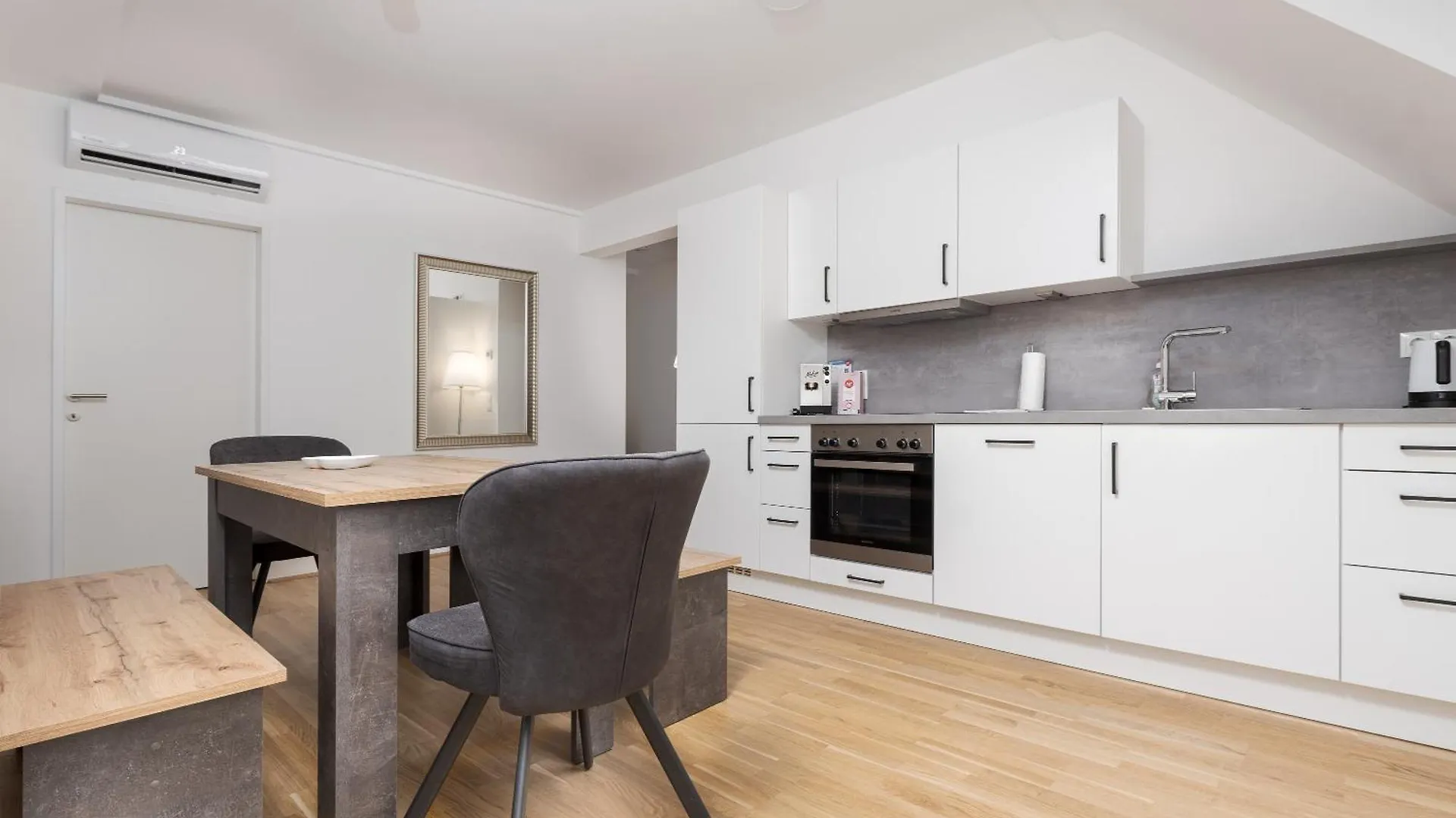 Next To Schoenbrunnpalace Close To Public Transport - Myschoenbrunn Apartments Viena Austria