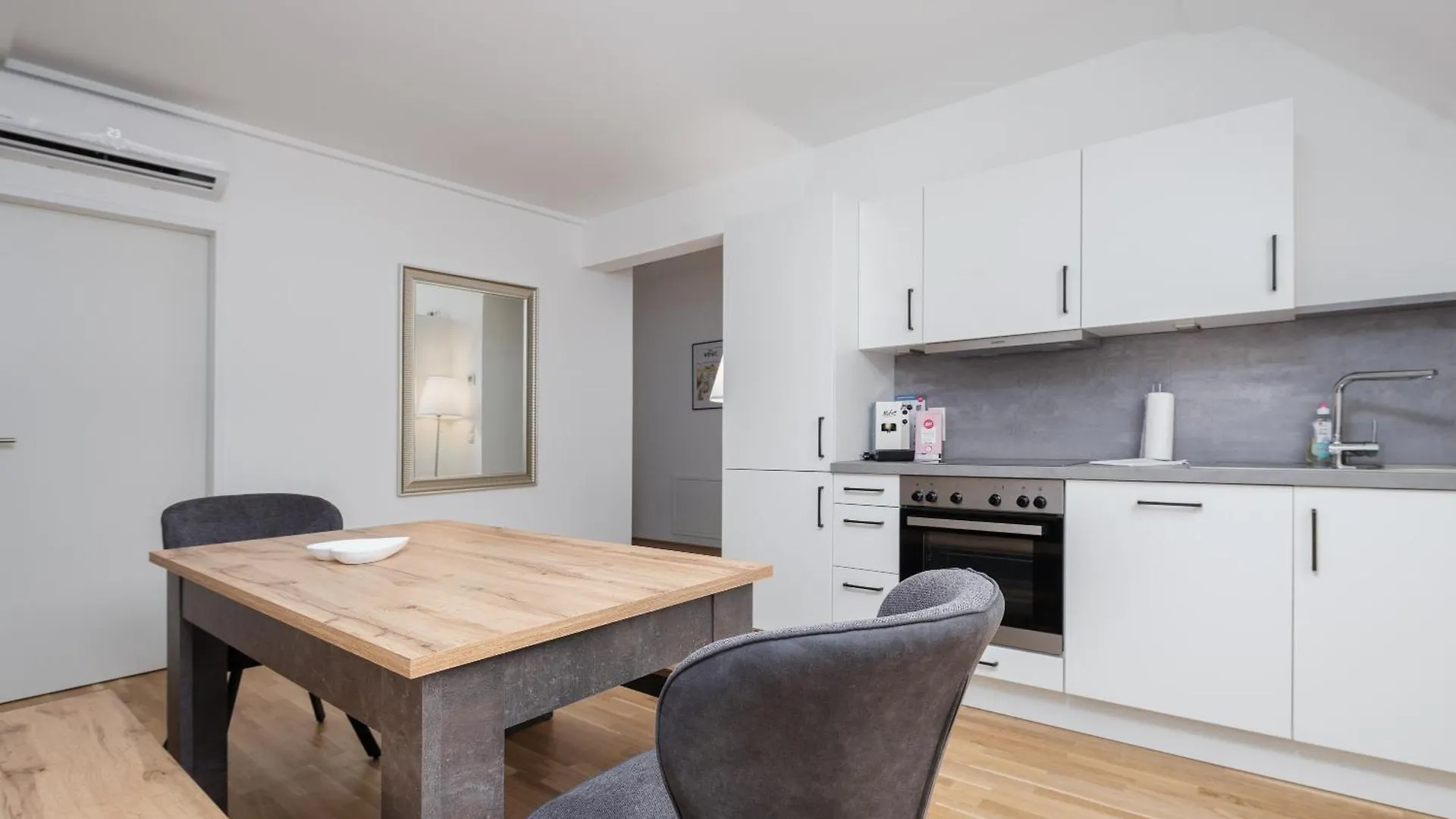 Next To Schoenbrunnpalace Close To Public Transport - Myschoenbrunn Apartments Viena Austria