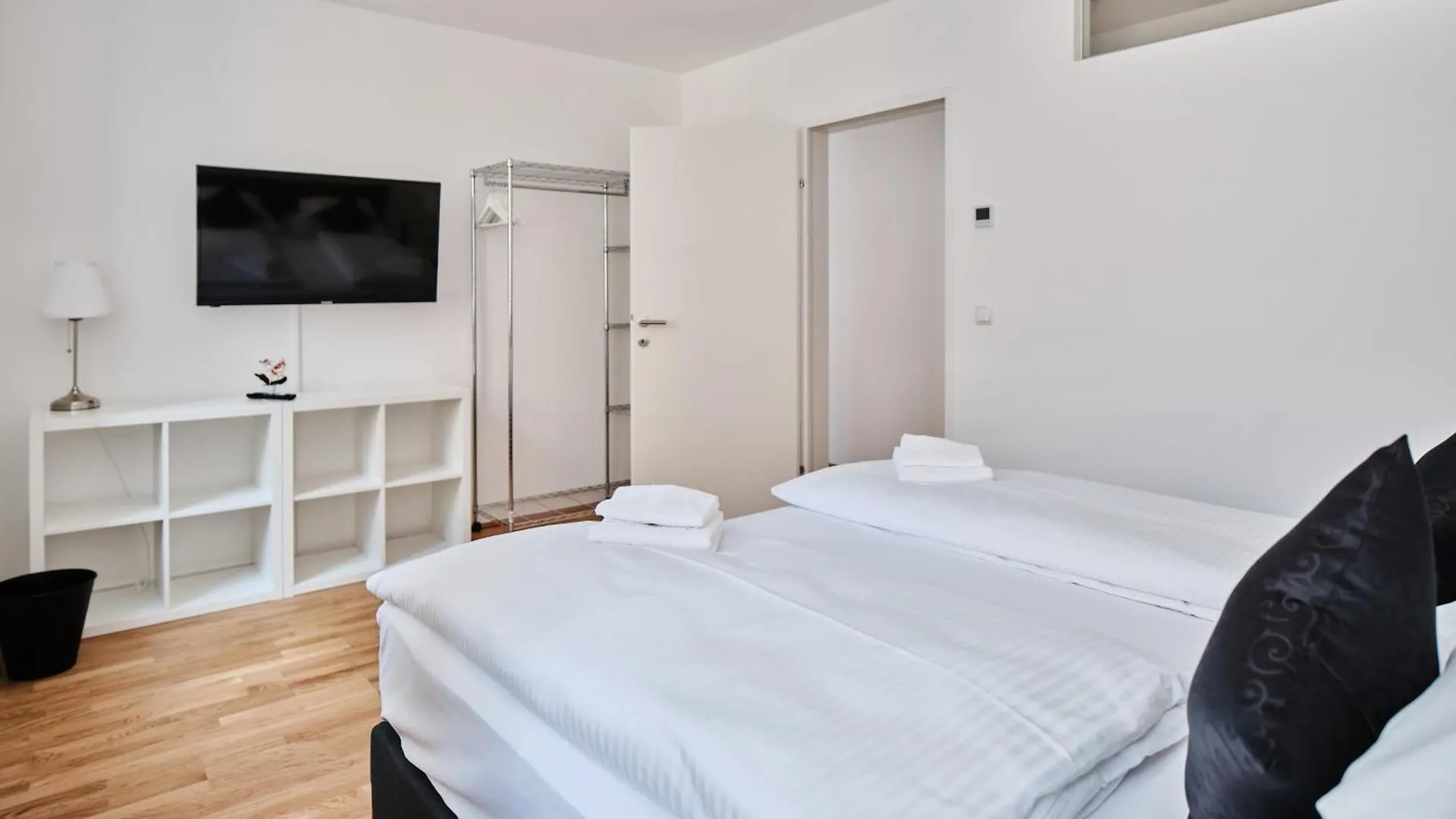 Next To Schoenbrunnpalace Close To Public Transport - Myschoenbrunn Apartments Viena